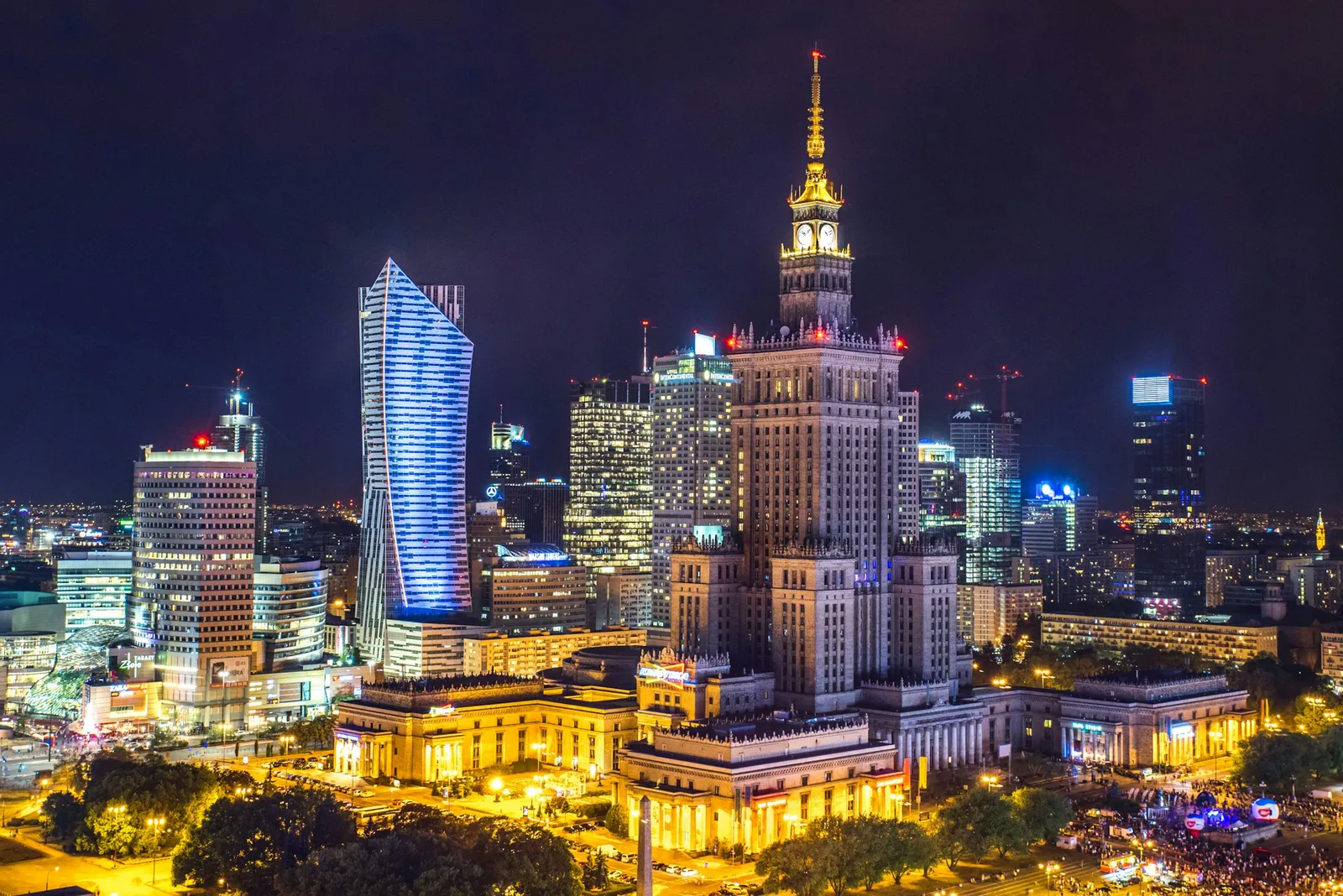 Panorama Warszawy nocą z Pałacem Kultury i Nauki